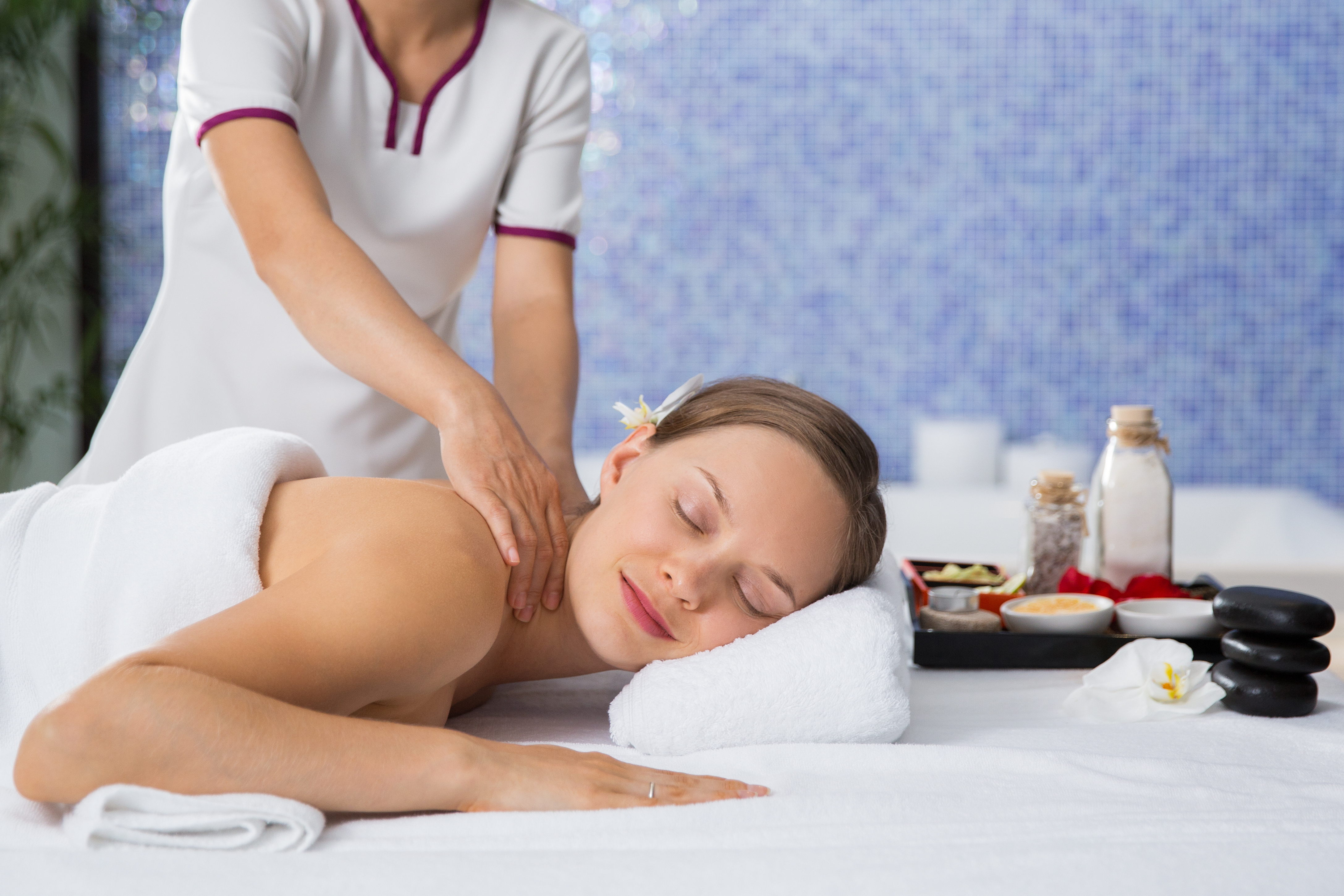 woman-receiving-massage-back